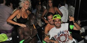 Οι διακοπές του Μπαλοτέλι στο Σεν Τροπέ με αιθέριες παρουσίες [εικόνες]