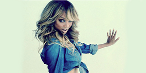 Η Τάιρα Μπανκς φωτογραφίζεται στα 38 της πιο καυτή από ποτέ [εικόνες]