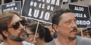 Ο Χαβιέ Μπαρδέμ διαδήλωσε στους δρόμους της Μαδρίτης για τη λιτότητα