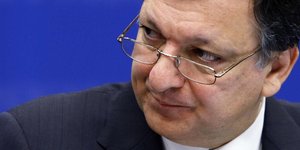 Μπαρόζο: Η Ελλάδα θα αποφασίσει αν θα μείνει στο ευρώ