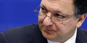 Μπαρόζο: Η Ε.Ε. να προχωρήσει και σε μια τραπεζική ένωση
