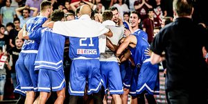 Οι Ελληνες διεθνείς πανηγυρίζουν στη Γεωργία / Φωτογραφία: Eurokinissi