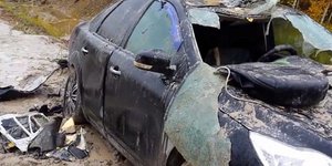 Η εκδίκηση της αρκούδας -Διέλυσε το αυτοκίνητο του κυνηγού που τόλμησε να την πυ