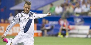 Εκπληκτικό γκολ του Ντέιβιντ Μπέκαμ με εκτέλεση φάουλ [βίντεο]