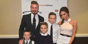 Ο Ντέιβιντ Μπέκαμ συναντάει τα πέντε «χαμένα αδέλφια» του[βίντεο]