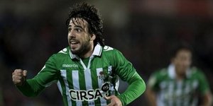 «Επιασε» τον τερματοφύλακα στον ύπνο με φάουλ από πλάγια θέση [βίντεο]