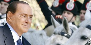 Μπερλουσκόνι: Αν η ΕΚΤ δεν εγγυηθεί το χρέος μας θα βγούμε από το Ευρώ