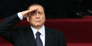 Ποιος διάλεξε να κάνει τατουάζ στο χέρι του το πρόσωπο του Μπερλουσκόνι [εικόνα]