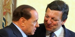 «Υψηλόβαθμοι αξιωματούχοι της ΕΕ μας ζήτησαν να βοηθήσουμε να πέσει ο Μπερλουσκό