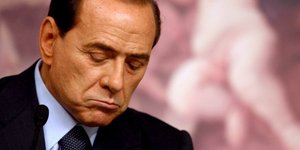 Tίτλοι τέλους για Μπερλουσκόνι -Η Γερουσία απέπεμψε τον πρώην πρωθυπουργό από το