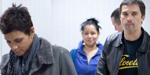 Στα χέρια με τους παπαράτσι πιάστηκαν Χάλι Μπέρι και Ολιβιέ Μαρτίνεζ [βίντεο & ε