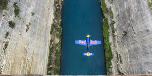 Φωτογραφίες που κόβουν την ανάσα: Διέσχισε με αεροπλάνο τη μήκους 6