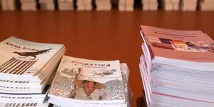 Γονείς και μαθητές σπεύδουν για τις τελευταίες αγορές πριν την έναρξη της νέας σχολικής χρονιάς / Φωτογραφία: Intimenews
