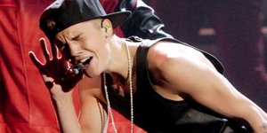 O Τζάστιν Μπίμπερ δείχνει τα οπίσθια του στην κάμερα [εικόνα]