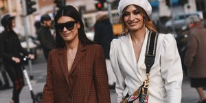 Fashionista ποζάρουν στο φακό/ Φωτογραφία: Shutterstock