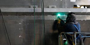 Eργαζόμενος σε βιομηχανία/Φωτογραφία: Pixabay