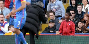 O Μουρίνιο... έσωσε ball boy -Καθυστερούσε να δώσει την μπάλα και έτρεξε να τον