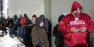 Φρενίτιδα για την Black Friday στις ΗΠΑ παρά το κρύο -Φωτογραφίες: AP