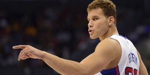 Ο Γκρίφιν «πέταξε» και κάρφωσε με δύναμη στο καλάθι των Λέικερς [βίντεο]