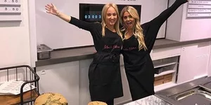 Οι νεαρές ιδιοκτήτριες της εταιρείας Blondies Kitchen. Φωτογραφία: Instagram 
