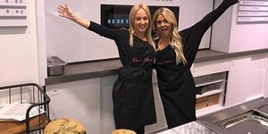 Οι νεαρές ιδιοκτήτριες της εταιρείας Blondies Kitchen. Φωτογραφία: Instagram 