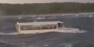 Το πλοίο που ανατράπηκε στα νερά της λίμνης