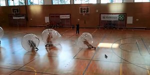 Το ποδόσφαιρο της φούσκας: Ενα ξεκαρδιστικό και ανώδυνο άθλημα [βίντεο]