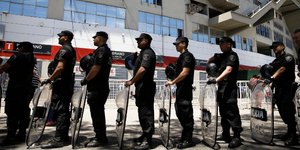 Υπό τον φόβο νέων επεισοδίων η αναβολή / Φωτογραφία: AP Images