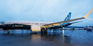 Ένα 737 Max 8 έξω από τη μονάδα της Βoeing στο Ρέντον της Ουάσιγκτον (Φωτογραφία: AP/Ted S. Warren)