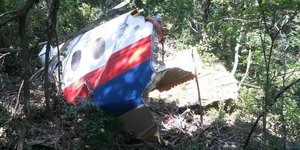 Βρίσκουν συνεχώς διασκορπισμένα συντρίμμια και σορούς από το μοιραίο Boeing στην