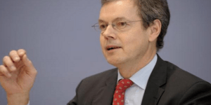 «Οι έλεγχοι κίνησης κεφαλαίων σημαίνουν προσωρινό αποκλεισμό από τη Νομισματική 