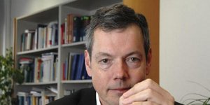 Μπόφινγκερ: Η Γερμανία έχει κερδίσει διψήφιο αριθμό δισ. από την ευρωκρίση