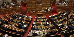 Υπερψηφίστηκε με ευρεία πλειοψηφία στη Βουλή το νέο μνημόνιο