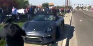 Η Porsche έπεσε πάνω σε πλήθος που παρακολουθούσε το σόου