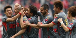 Πέρασε όποιον βρήκε μπροστά του και σκόραρε με τρομερή «λόμπα» [βίντεο]