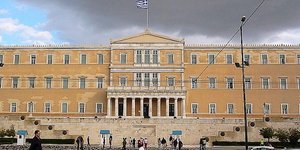 «Κρυφτούλι» παίζει ακόμα ο εκατομμυριούχος Βουλευτής