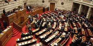 Νομοσχέδιο «εξπρές» για μειώσεις μισθών και συντάξεων