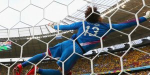 Καζούρα στη Βραζιλία από τον τερματοφύλακα του Μεξικό: Η Μεγαλειώδης εμφάνιση έφ