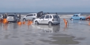 Χάος σε παραλία της Βραζιλίας -Η θάλασσα βγήκε στη στεριά και τα αυτοκίνητα κόλλ