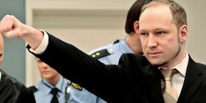 Ο ακροδεξιός εγκληματίας Μπρέιβικ είχε σεξουαλική εξάρτηση από τη μητέρα του