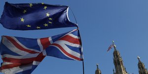 Σημαία της Βρετανίας και της ΕΕ/ Φωτογραφία: AP