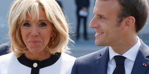 Μπριζίτ και Εμανουέλ Μακρόν/Φωτογραφία Philippe Wojazer/Ap
