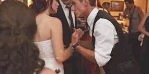 Η φωτογραφία με την νύφη που έγινε viral/ Φωτογραφία: Imgur