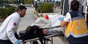 Και η νύφη μεταξύ των τραυματιών. Φωτογραφία: Hurriyet