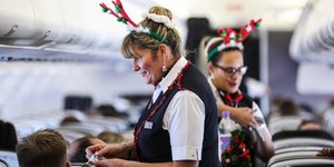 Η British Airways φοράει τα γιορτινά της εν ώρα πτήσης