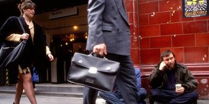 Οι Βρετανοί πλουτίζουν και πεινάνε -Στο Λονδίνο οι περισσότεροι Κροίσοι του κόσμ