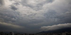 Ερχονται βροχές και καταιγίδες την Τρίτη (Φωτογραφία: EUROKINISSI/ΤΑΤΙΑΝΑ ΜΠΟΛΑΡΗ)