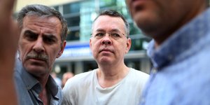 Ο Αμερικανός πάστορας Άντριου Μπράνσον παραμένει υπό κατ' οίκον περιορισμό στην Τουρκία (Φωτογραφία: ΑΡ) 