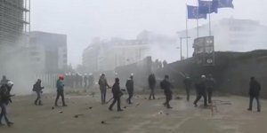 Βρυξέλλες: Επεισόδια και δακρυγόνα έξω από το κτίριο της Κομισιόν