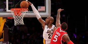 Εκπληκτικό κάρφωμα του Μπράιαντ στο πρόσωπο αντιπάλου [βίντεο]